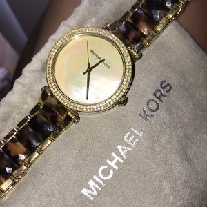 MICHAEL KORS MK6518 “PARKER” SS MARBLE WATCH ✨